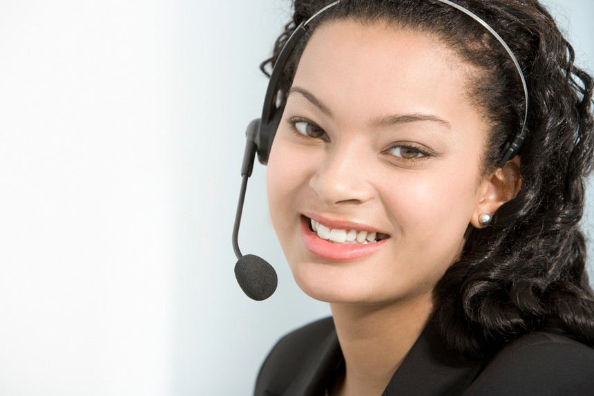 攝圖網(wǎng)_501438789_對攝像機(jī)微笑的電話接線員（非企業(yè)商用）.jpg